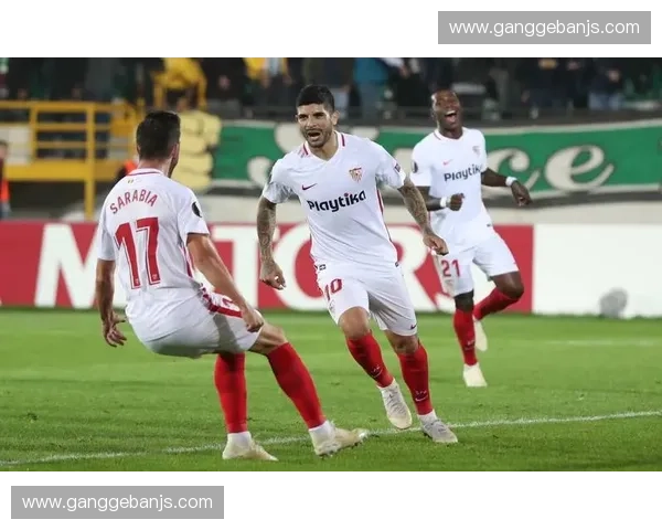 塞维利亚又双叒叕夺欧联杯球迷调侃这冠军是不是他们家的传家宝